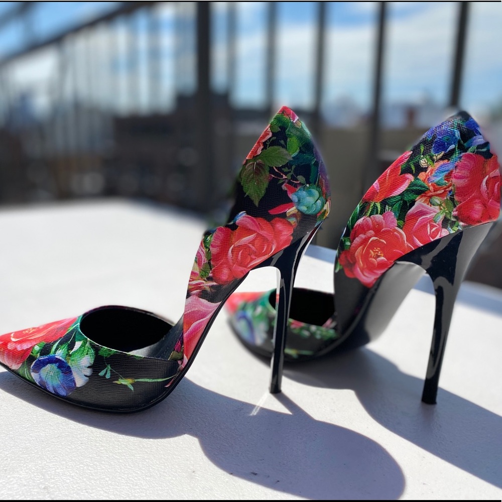 Multicolored Rose Stiletto STEVE MADDEN 6M NWT